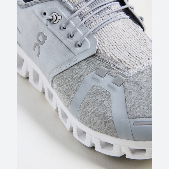 On cloud 5 Running Men's Gray Athletic Shoes - Picture 2 of 12